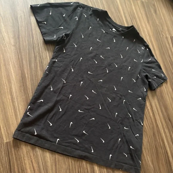 Nike RARE All-Over SWOOSH Print Black Tee - Picture 3 of 9